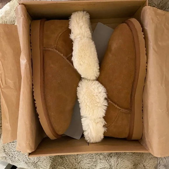 Lamo Tan Suede Leather Boots Size 8 Like New - Picture 3 of 4
